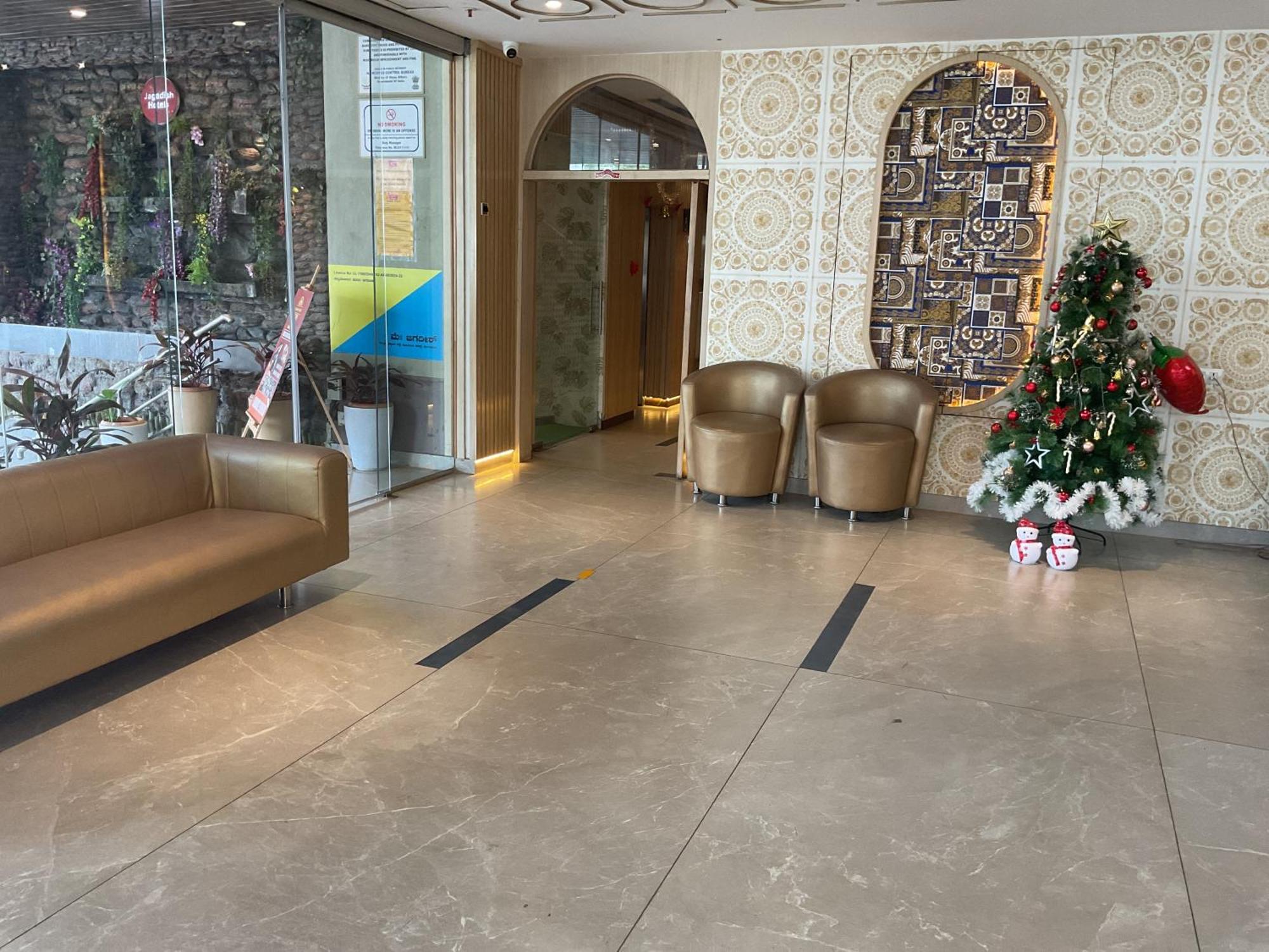 העיר בנגלור Hotel Jagadish International-Sankey Road מראה חיצוני תמונה